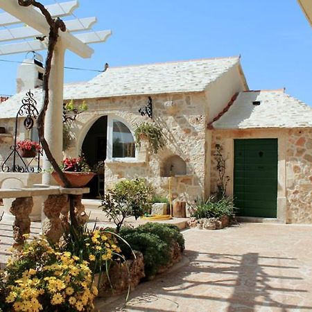 Apartments Nejasmic - Little House For Peaceful And Domestic Vacation Бол Екстер'єр фото