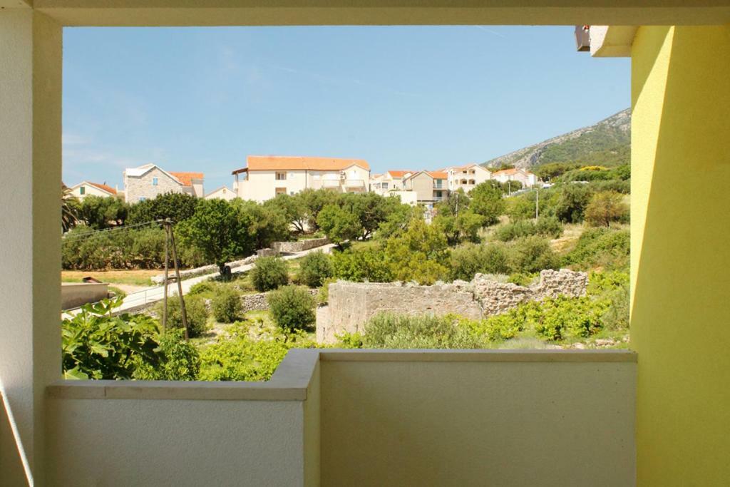 Apartments Nejasmic - Little House For Peaceful And Domestic Vacation Бол Екстер'єр фото